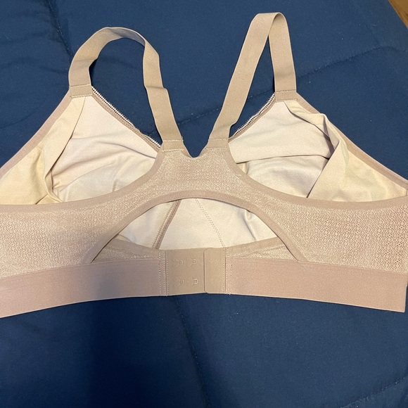 Lululemon bra - Picture 2 of 3